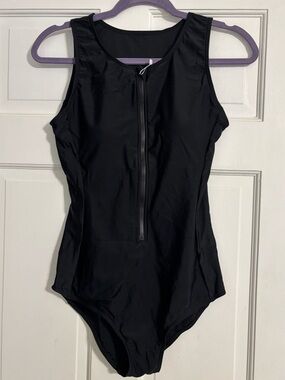LafyKoly Women’s Black Front-Zip One-Piece Sleeveless Swimsuit
Size M